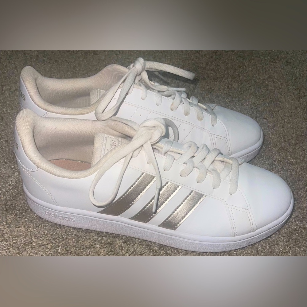 Adidas Women’s Grand Court 9 white platinum metallic leather
